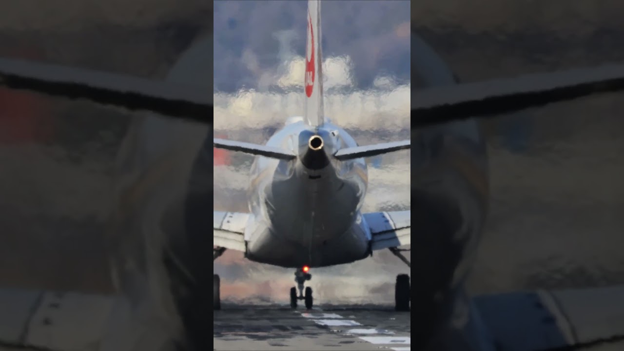 (千里川堤防)伊丹空港・JALが離陸(2026/1/2・手振れ注意) #shorts #飛行機 #airport