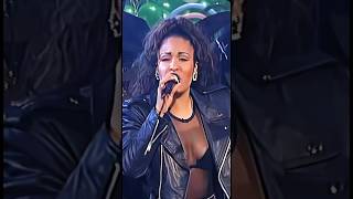 Selena performing Live at the En Vivo Show.(November, 1994) #music