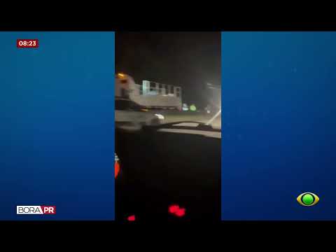 Caminhão tomba na BR-277 e deixa motorista ferido em Morretes
