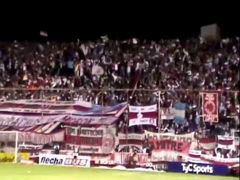"El calamar, el calamar" Barra: Los Borrachos de Morón &bull; Club: Deportivo Morón