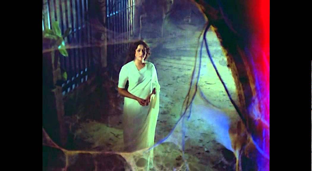 Mai Kaun Hu Aye Chand Taro Lyrics | Bandish | Lata Mangeshkar | Laxmikant Pyarelal