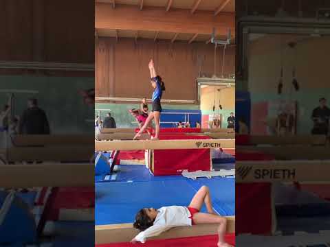Gymnastique poutre souplesse flip