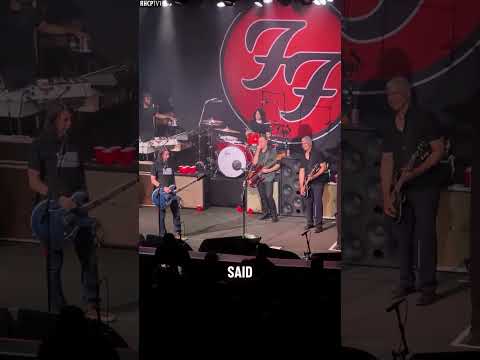 Foo Fighters Guitarist Said NO To Red Hot Chili Peppers! 😳 #Shorts #RedHotChiliPeppers #FooFighters