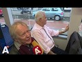 Amsterdamse ouderen speeddaten in tram