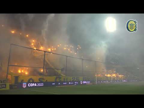 "El recibimiento canalla ante Huracán" Barra: Los Guerreros • Club: Rosario Central