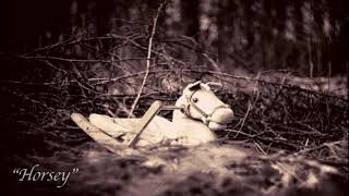 &quot;Horsey&quot; Cover (Hem)