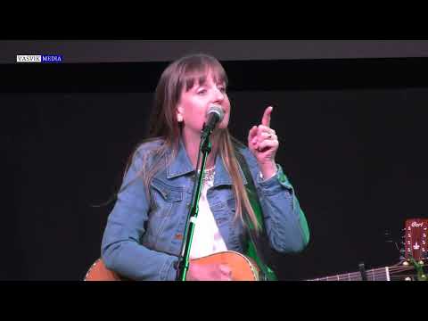 (5995) Emilia Lindberg: Jag är härligt löst och fri