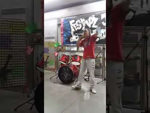 Buscando Un Sueño En Vivo ... Suburbio ft Nina Toush..