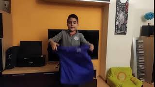 Compartiendo camisetas con el equipo de futbol