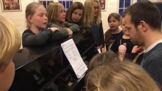 Lysets engel går med glans - Syng med 2017