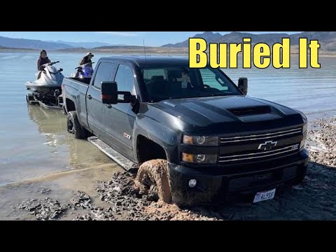 When You Hit The Beach Too Hard!! | Boneheaded Boaters of The Week
