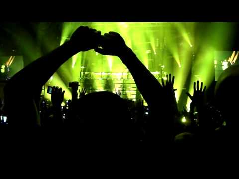 ASOT 450 NYC Day 1 Transition between Rank 1 and Armin Van Buuren