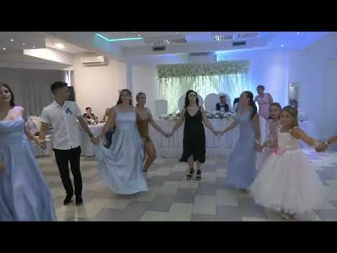 Veselo svadbeno kolo od svekra i svekrve