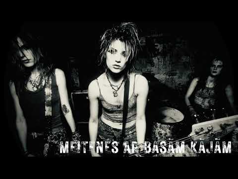 basām kājām pa radio vadiem