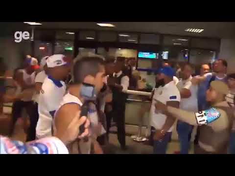 Bahia, rissa tra tifosi e giocatori all'aeroporto
