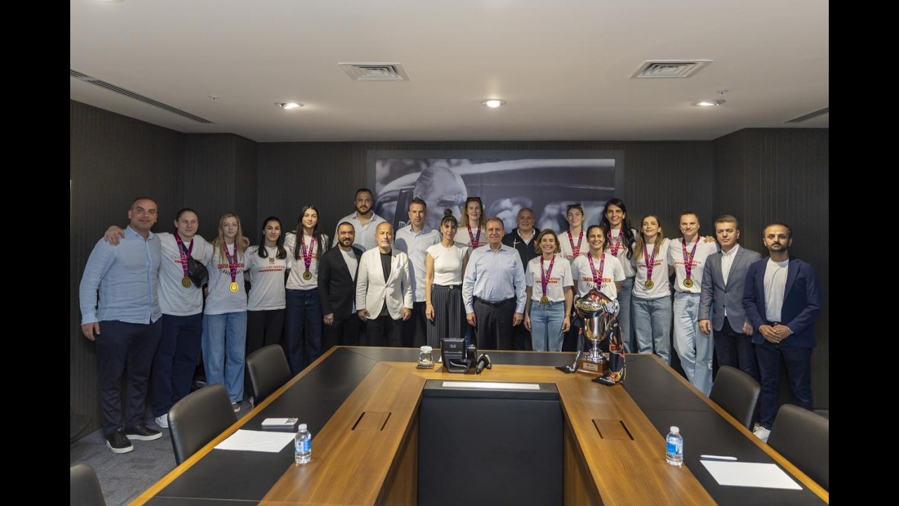 BAŞKAN SEÇER, ÇİMSA ÇBK MERSİN TAKIMIYLA İLE BİR ARAYA GELDİ