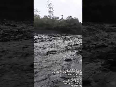 🚨 ¡Emergencia en Gachalá! La quebrada Monjovita deja incomunicada la vía hacia Ubalá #Gachalá