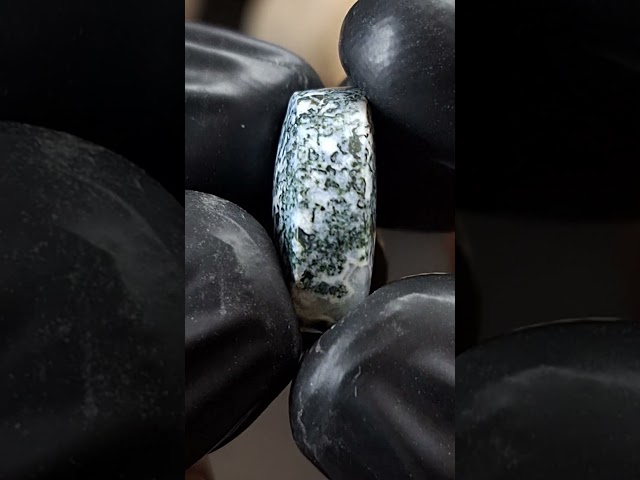 حجر عقيق طحلبي طبيعي