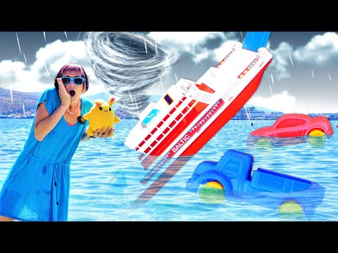 Mommy fo Lucky Full Episodes | Toys Save the Boat in the Sea & Feed Real Turtles in the Garden