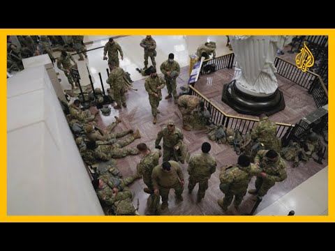 شاهد عين الكونغرس الساهرة.. الحرس الوطني الأمريكي يفترش أرضية الكابيتول بعد تحذيرات استخبارتية