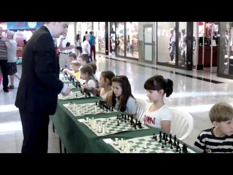 Symultana szachowa z arcymistrzem Zamość ustanowił rekord