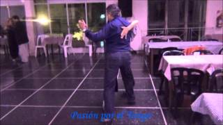 CHIEKO KAWASHIMA y FERNANDO GORDILLO milongueando en FLOREAL MILONGA