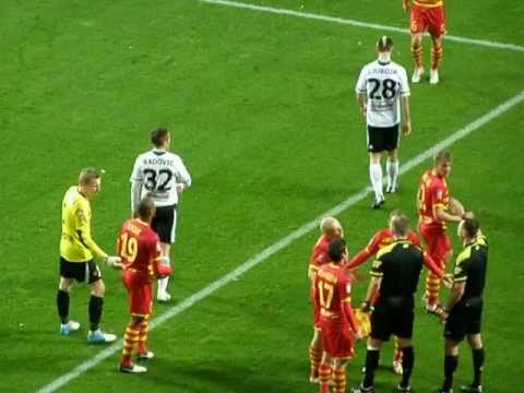 Legia-Jagiellonia 1-2 10.11.2012 Awantura na boisku-sędzia sie pogubił (widok z rodzinnego)