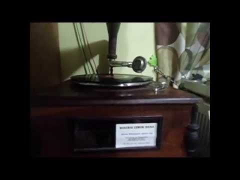 Momo Latiff - Angin Berpesan