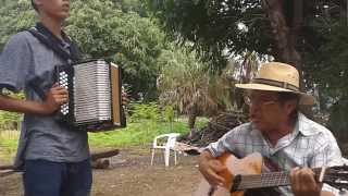 preview picture of video 'Cantando Las tres tumbas en Batopito, Sin.'