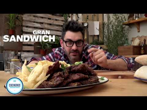 Todo a las brasas, arañitas en sándwich con aros de cebolla