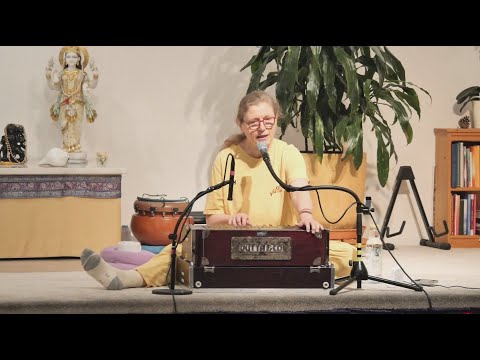 Satsang - Kirtan, Mantra und Arati mit Ananda Devi - Yoga Vidya Ashram Live 7:00 Uhr 13.11.2021