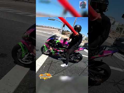 Khi Biker phải chờ đèn đỏ quá lâu! @r1dealong  #shorts