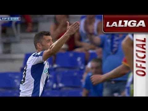 Arroyo derriba a Simao dentro del área, pide penalti