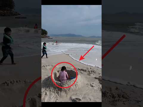 Everything was perfect... until the wave hit! 🌊😱