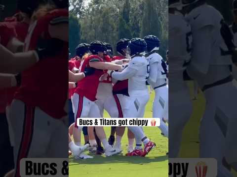 Jeffery Simmons & Cody Mauch going at it 👀 (via LogansTwitty/X @BucsGameday)