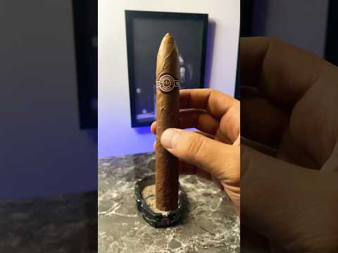 The Montecristo No.2 🇨🇺 #aficionados #cigar #cigars #cuba #cubanos #habanos #luxury #montecristo