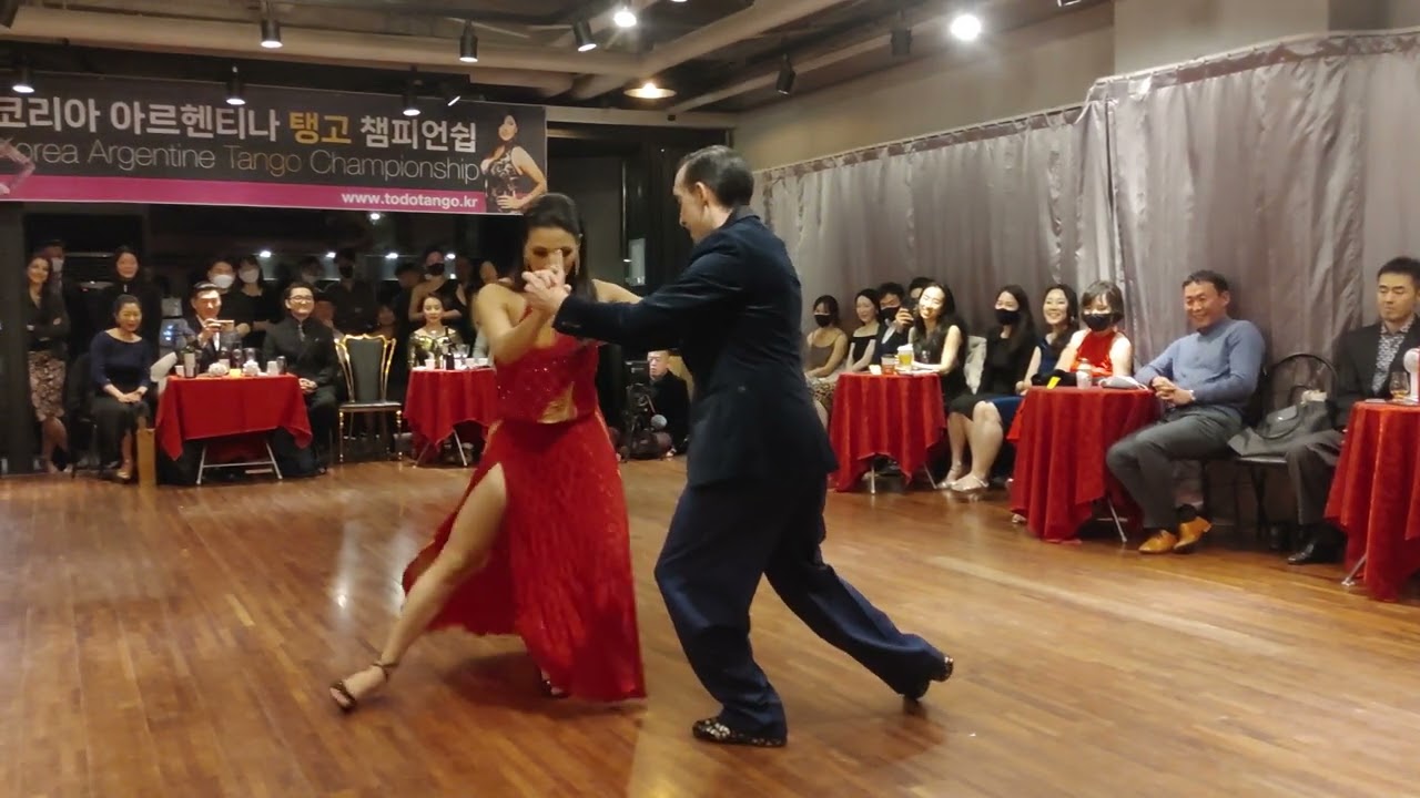 [Rodolfo Biagi, Teófilo Ibáñez - Viejo portón] Betsabet Flores & Jonathan Spitel