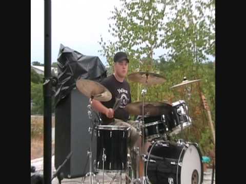 Acid Elephant - Revolt (live at Onnenpyörä 2010)