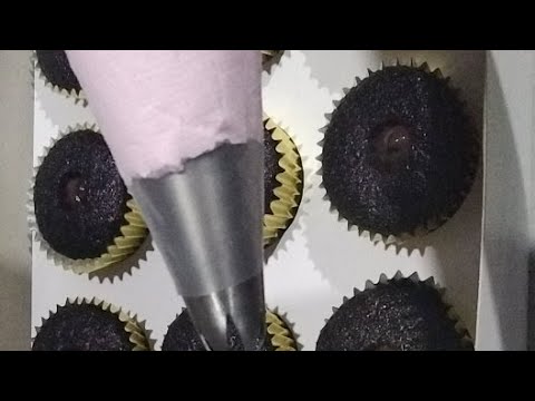 Rosette Piping On Cupcakes