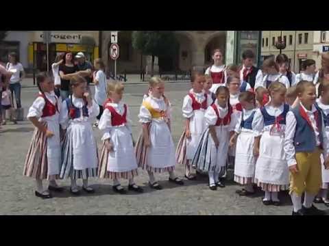Polabská vonička 2016 - na náměstí - dětský  soubor Dunajek