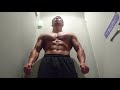 ゲイビデオ男優の胸トレ後のチェック