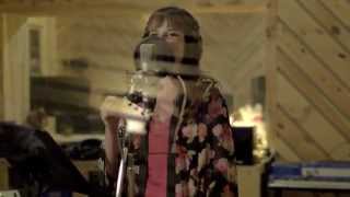 Laura Angyal & Her Guitar Duo - East Of the Sun (West of The Moon) - live session