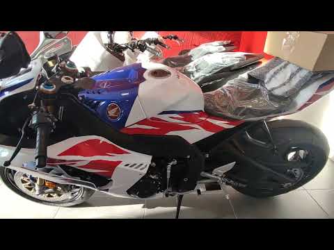 Honda CBR1000RR-R Fireblade SP 30th Anniversary