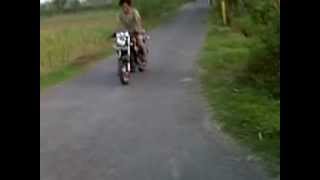 preview picture of video 'drag bike ninja vs fiz r'