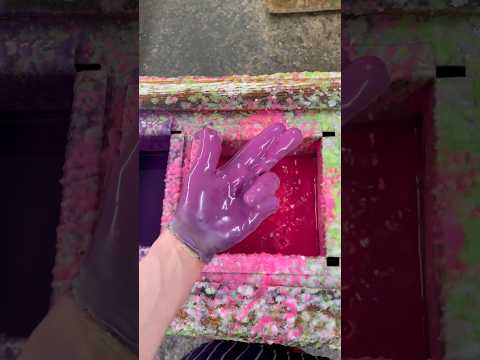 It doesn’t burn dw!!! #wax #gsycandles #satisfying