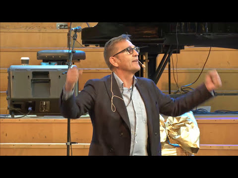 Det går en väg mot framtiden | Urban Ringbäck