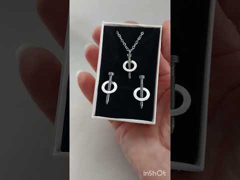 Подарок девушке набор украшений "Серебристые гвозди в кольце" колье и серьги ювелирная сталь в коробочке - фото 2 - id-p2049184008