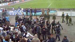 preview picture of video 'Rostov cops vs Zenit fans'