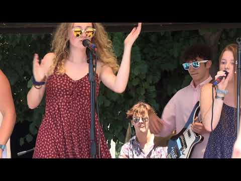 02 - Queen: Dragon Attack