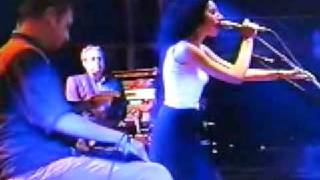 PJ Harvey - Hook - Lyrics - So Live ! 1998  -  Rid of me